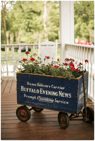 Illustration for article titled DIY Repurposed Old Wagons That Will Give A Distinct Accent